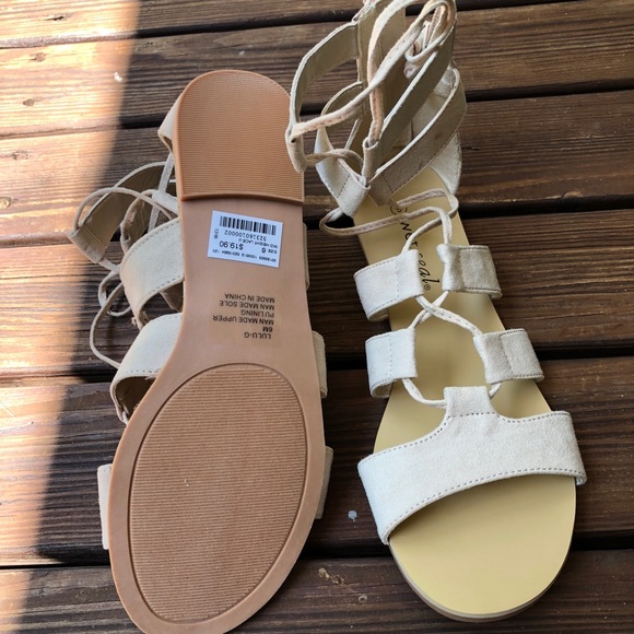 Wet seal sandals - Picture 3 of 3